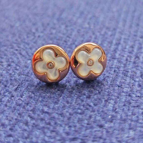Louis vuitton COLOR BLOSSOM 18K gold shell stud earrings - Picture 4 of 4